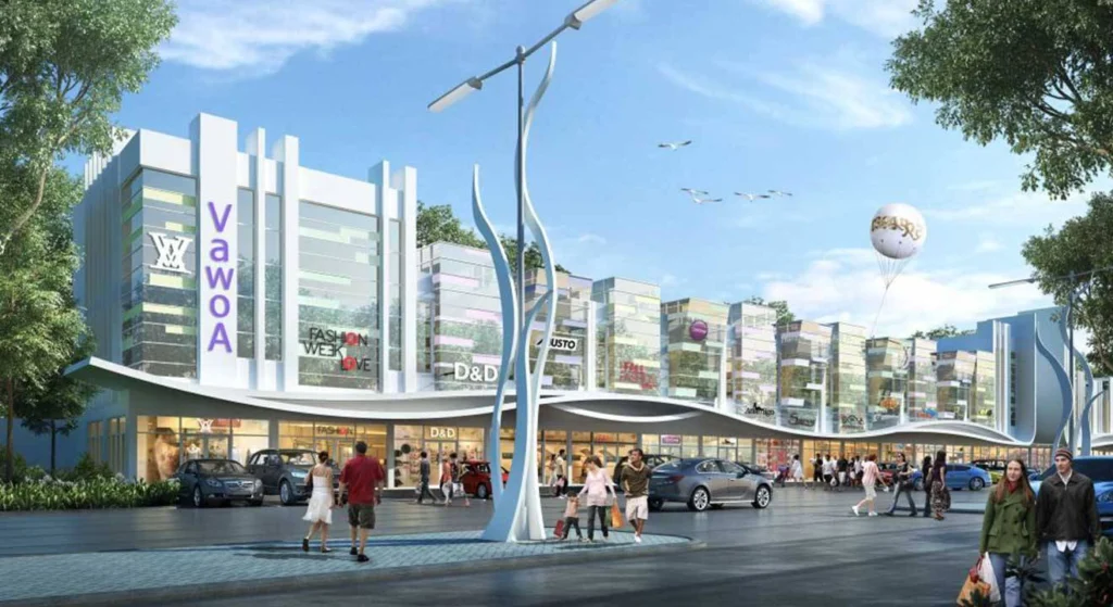 Tampilan depan deretan ruko Alegro Plaza di CitraLand Cirebon. Bangunan modern dengan dua dan tiga lantai, area pejalan kaki ramai, serta mobil yang terparkir, menunjukkan suasana komersial yang hidup.