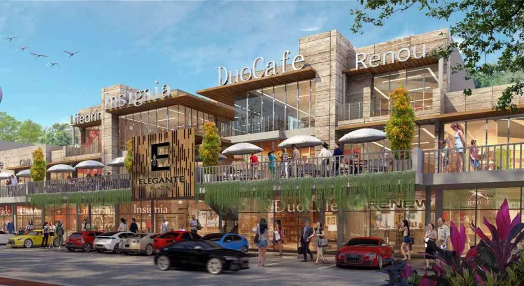 Tampak depan ruko Elegante Plaza di CitraLand Cirebon. Bangunan komersial modern dengan dua dan tiga lantai, area makan di luar ruangan, dan keramaian pengunjung, menunjukkan suasana bisnis yang hidup.